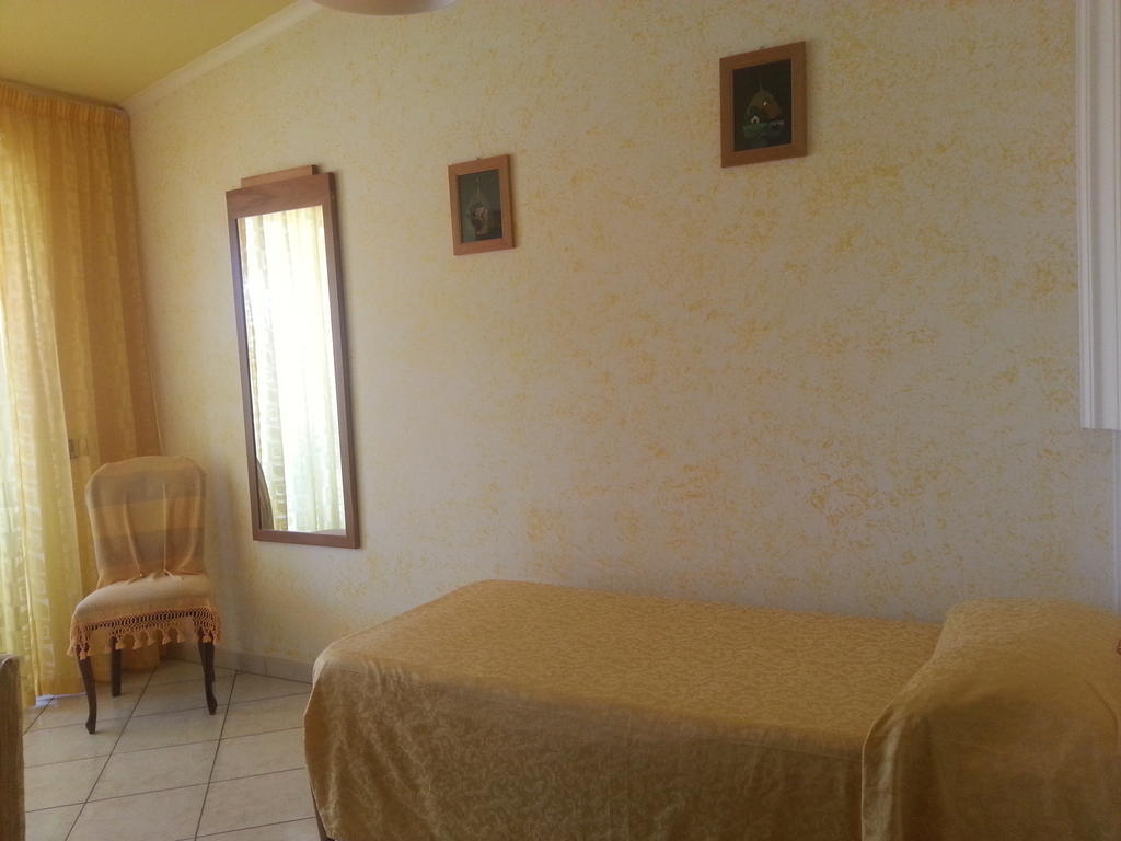 Hotel Mistef Falerna Szoba fotó