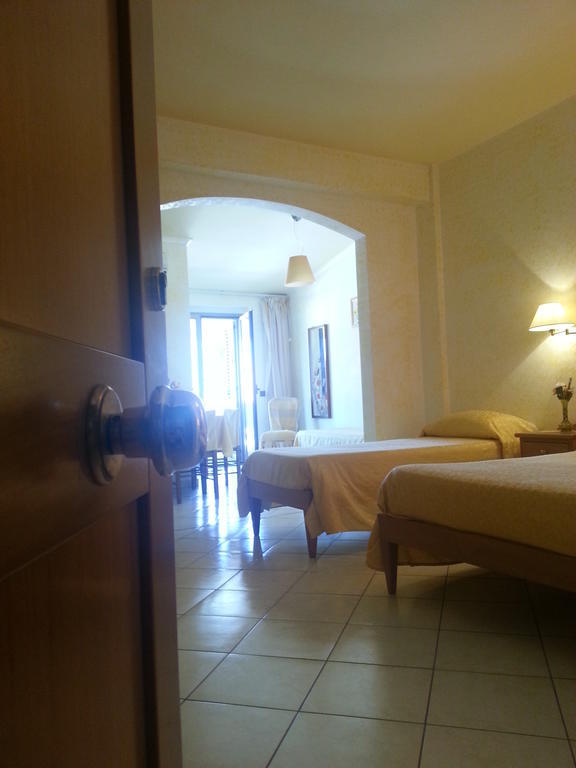 Hotel Mistef Falerna Szoba fotó