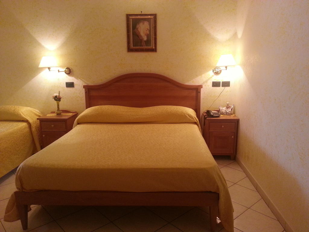 Hotel Mistef Falerna Szoba fotó